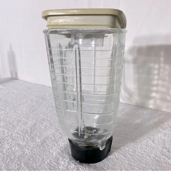 Vintage Blender Glass Replacement Pitcher With  Blades - Picture 2 of 14